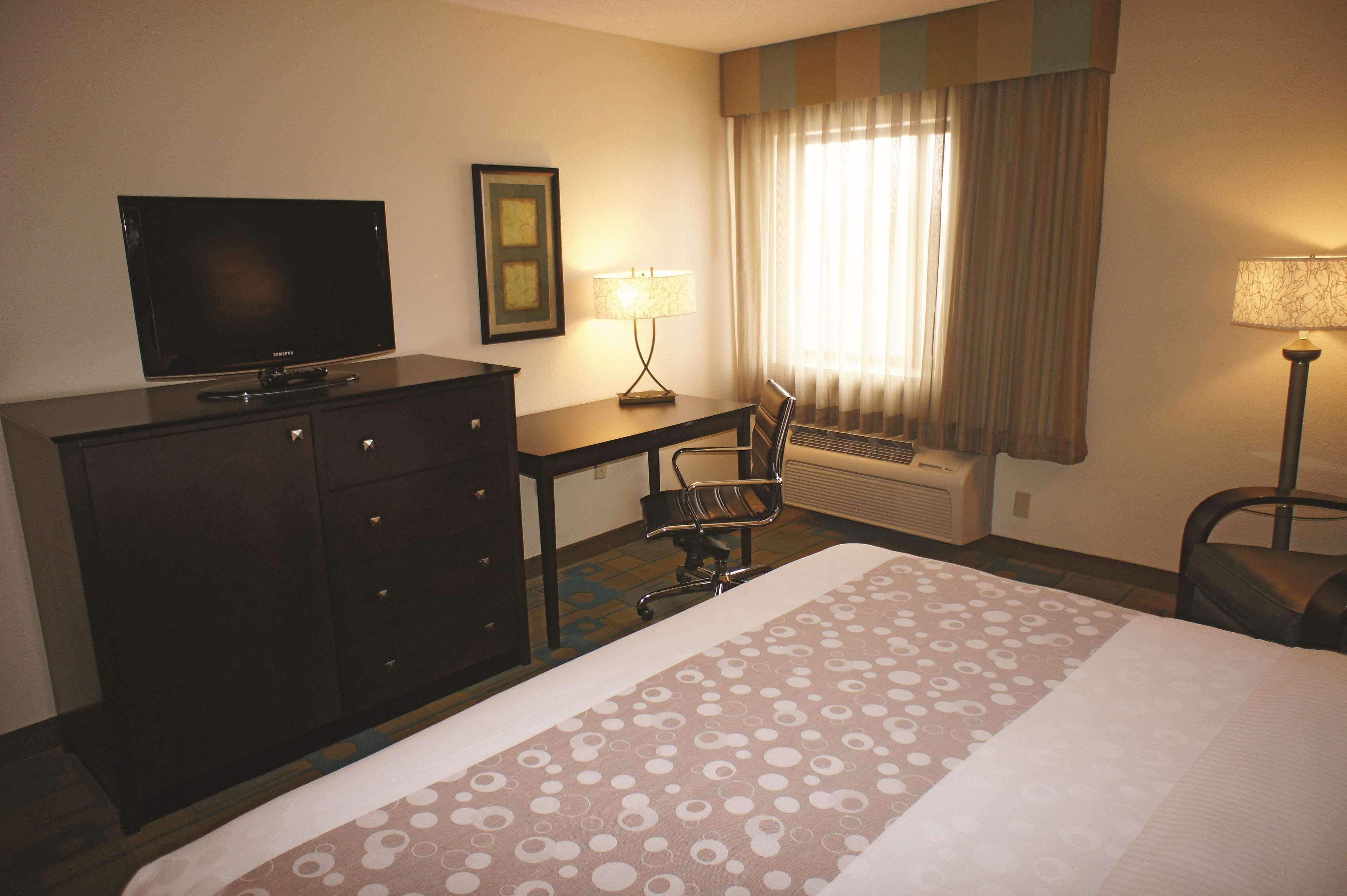 La Quinta By Wyndham Plattsburgh Hotel Bagian luar foto