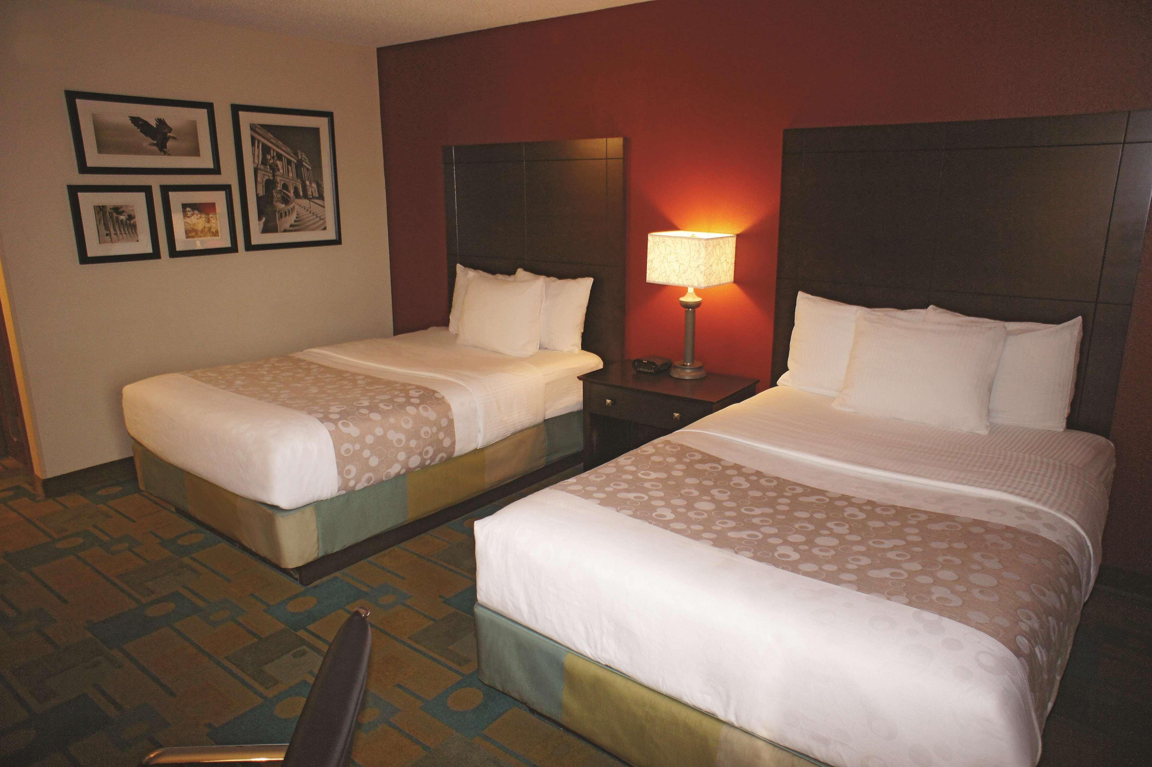 La Quinta By Wyndham Plattsburgh Hotel Bagian luar foto