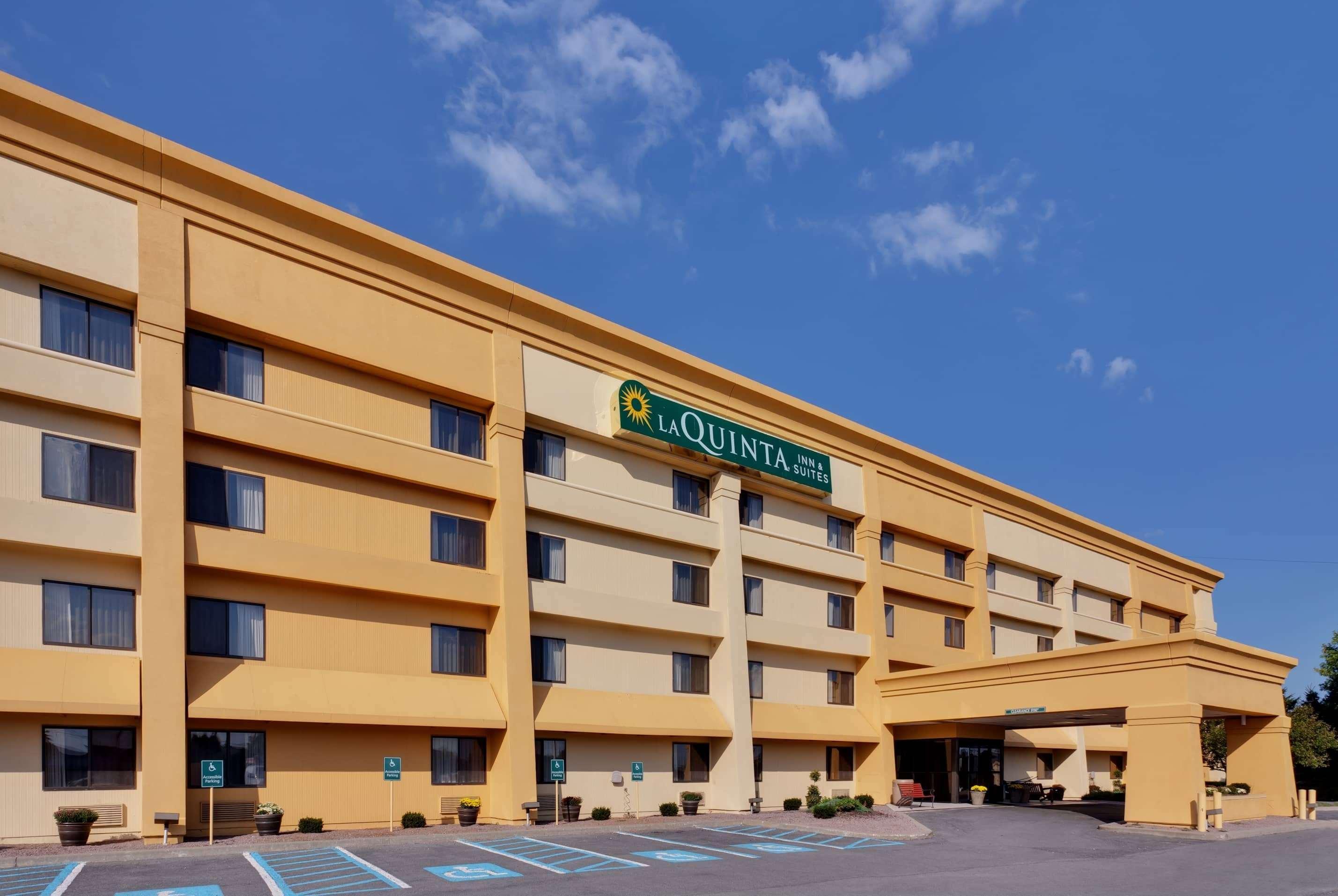 La Quinta By Wyndham Plattsburgh Hotel Bagian luar foto