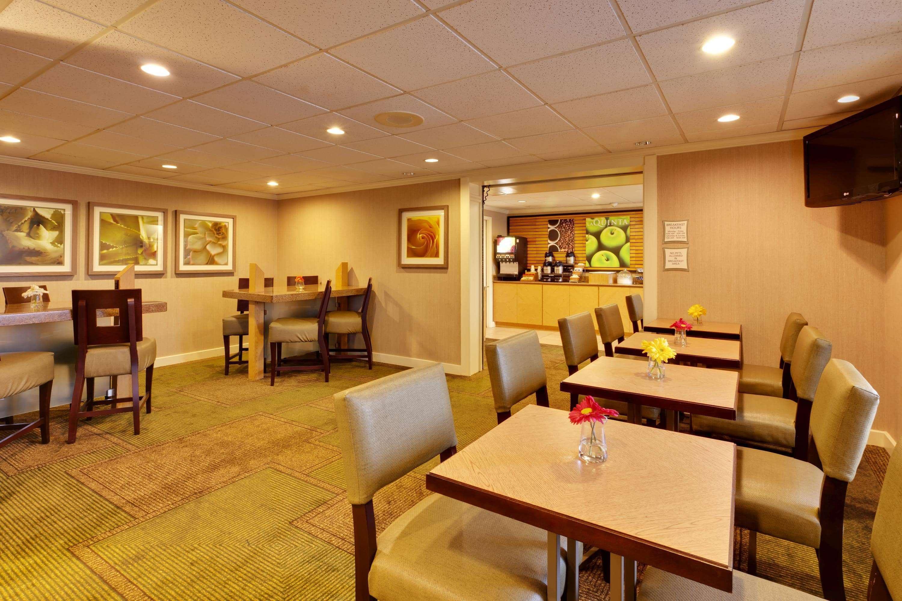 La Quinta By Wyndham Plattsburgh Hotel Bagian luar foto
