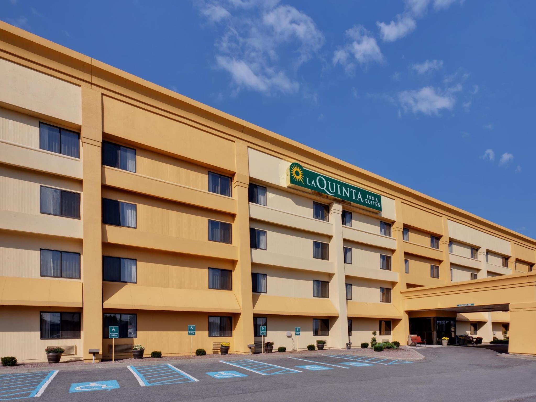 La Quinta By Wyndham Plattsburgh Hotel Bagian luar foto