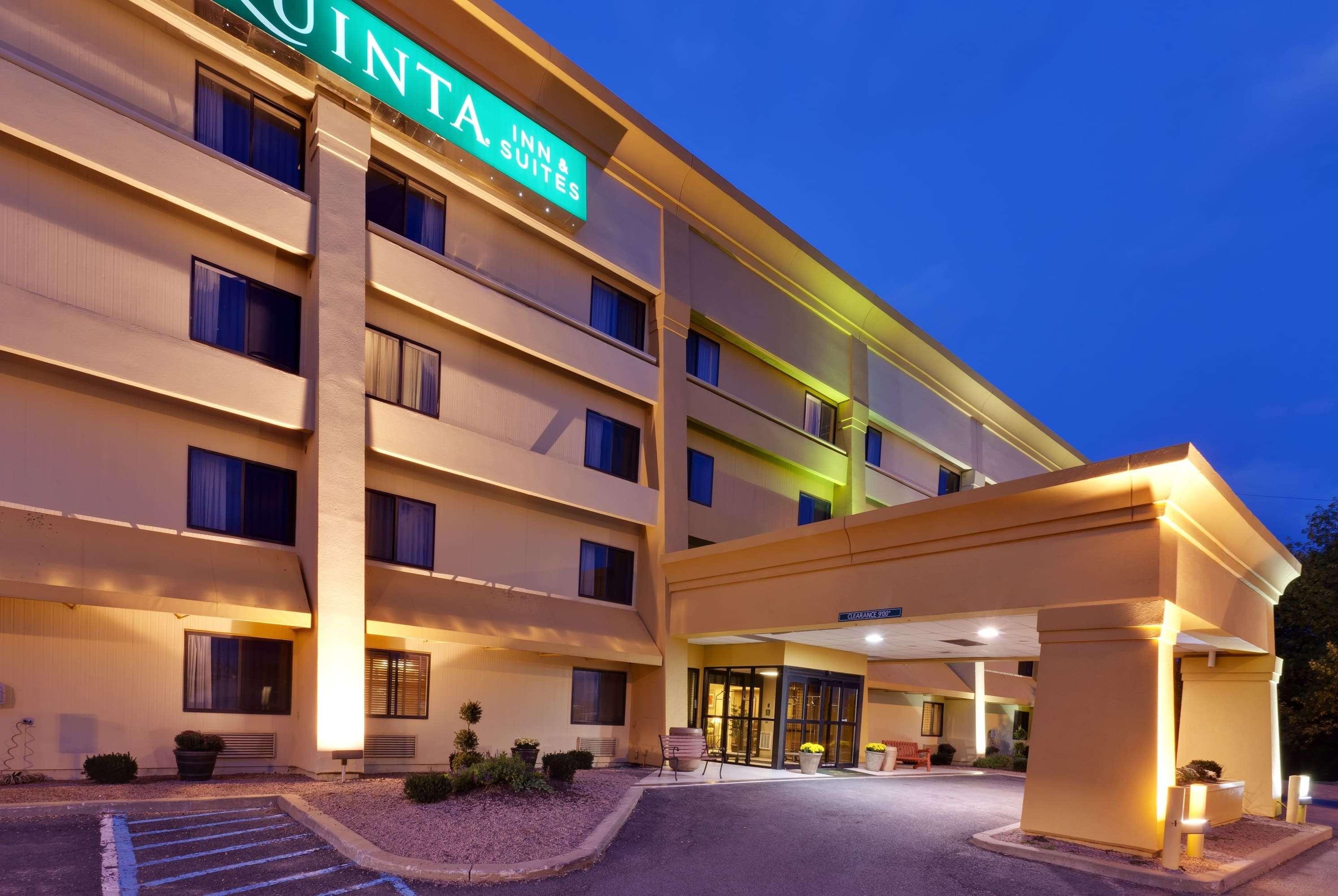 La Quinta By Wyndham Plattsburgh Hotel Bagian luar foto