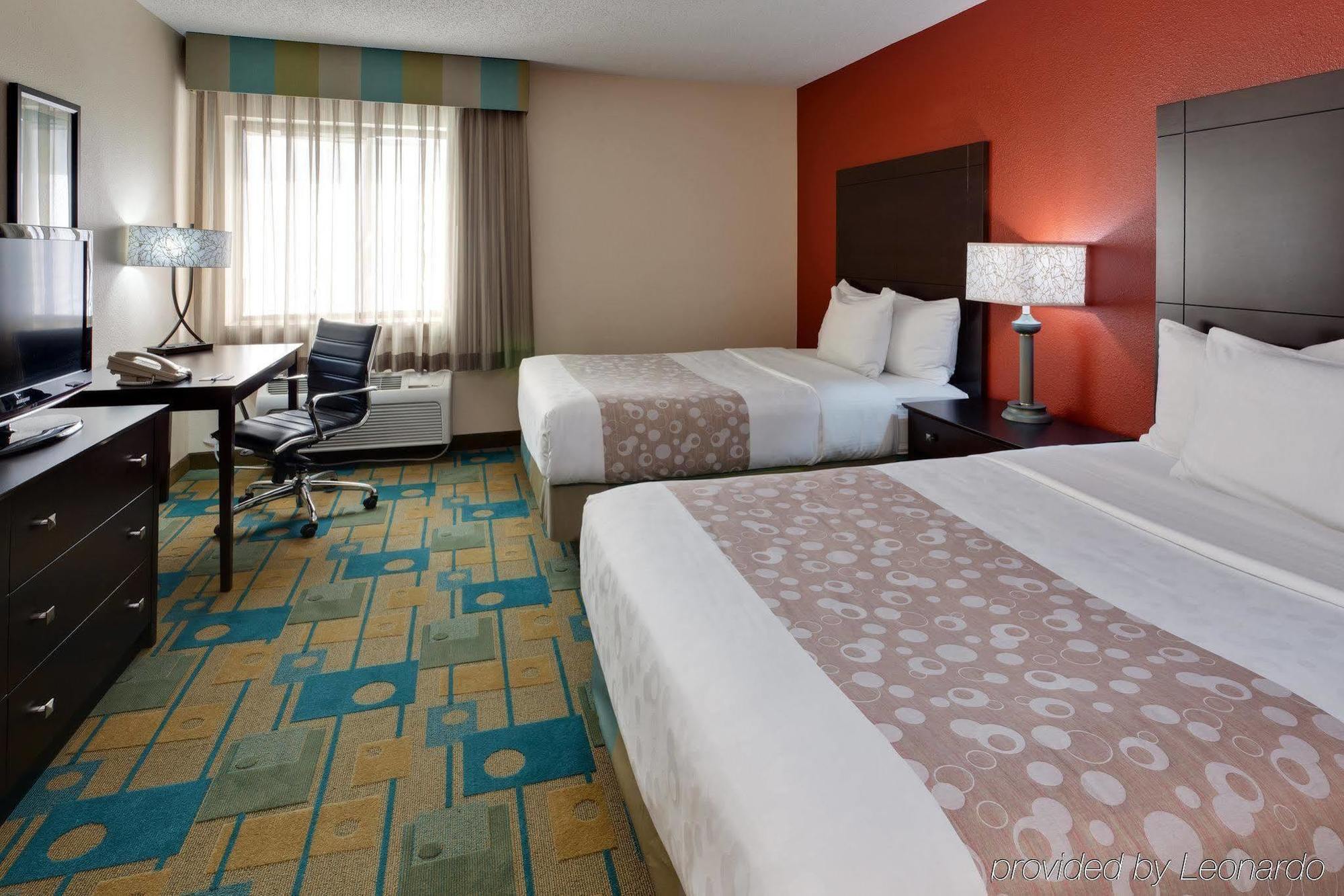 La Quinta By Wyndham Plattsburgh Hotel Bagian luar foto