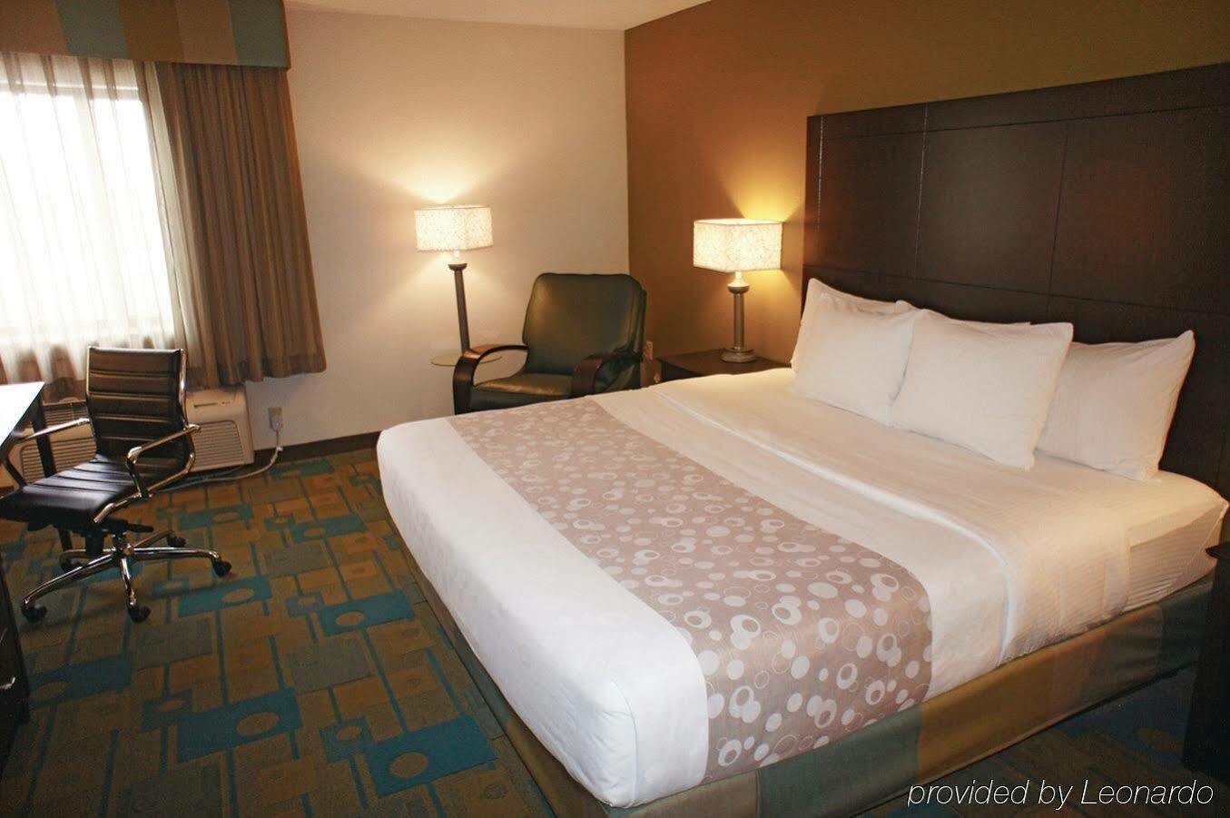 La Quinta By Wyndham Plattsburgh Hotel Bagian luar foto