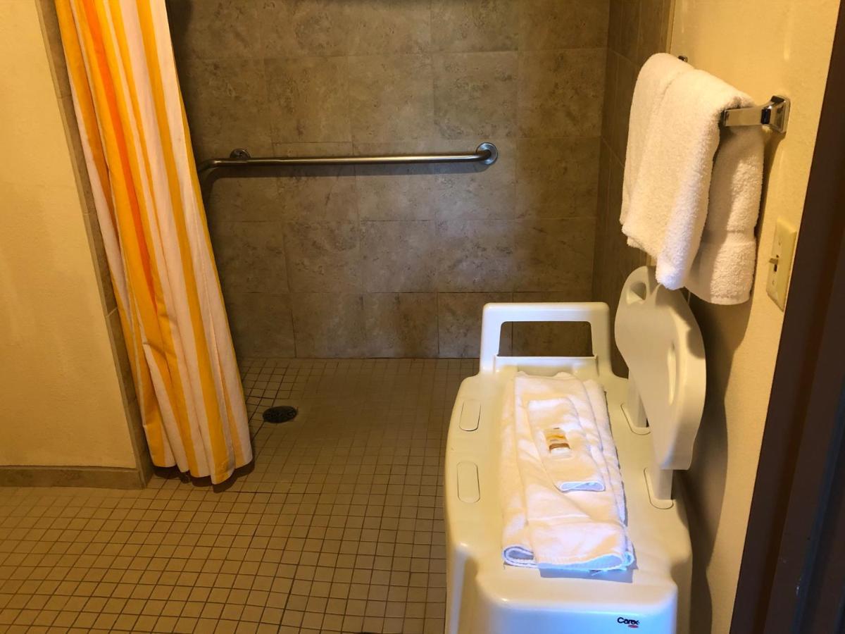 La Quinta By Wyndham Plattsburgh Hotel Bagian luar foto