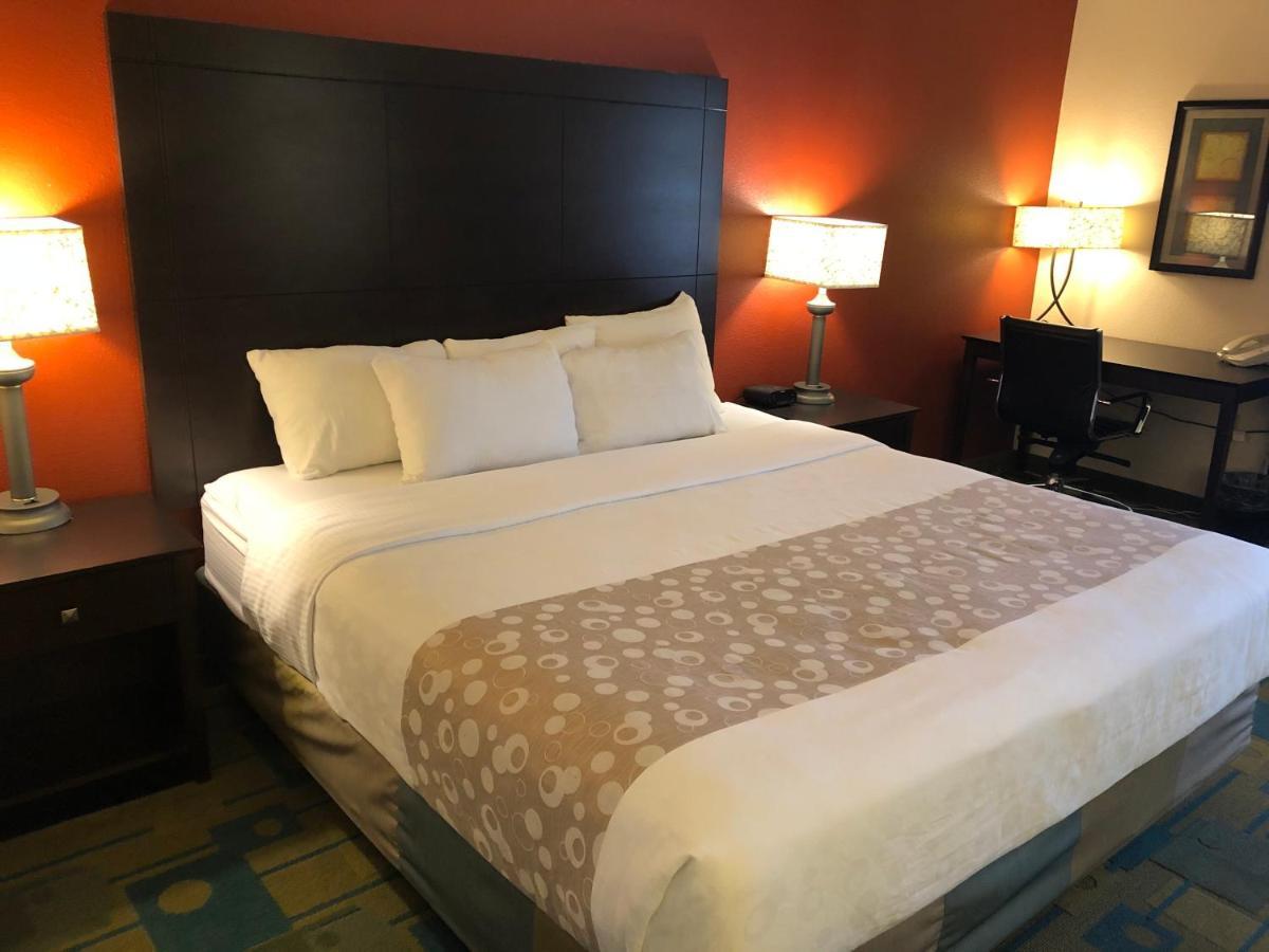 La Quinta By Wyndham Plattsburgh Hotel Bagian luar foto