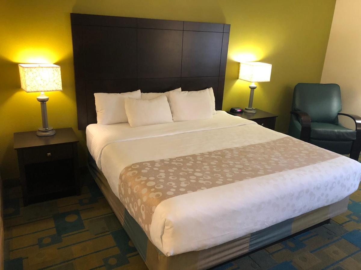 La Quinta By Wyndham Plattsburgh Hotel Bagian luar foto