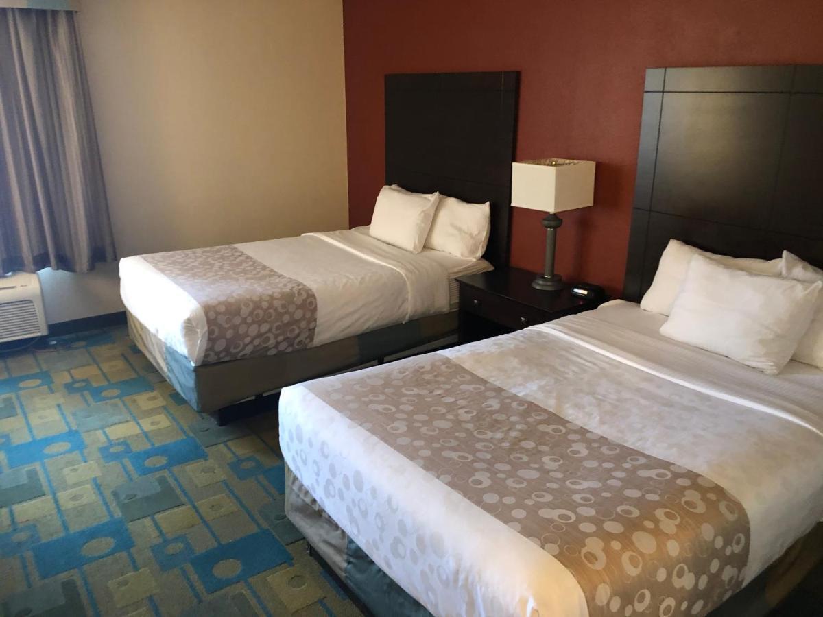 La Quinta By Wyndham Plattsburgh Hotel Bagian luar foto
