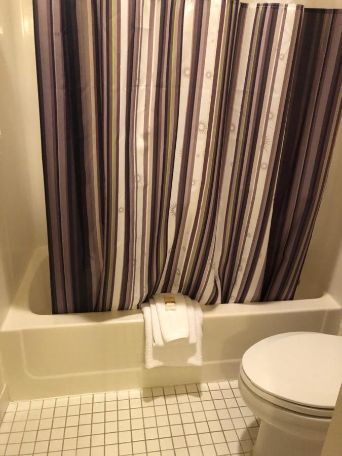 La Quinta By Wyndham Plattsburgh Hotel Bagian luar foto